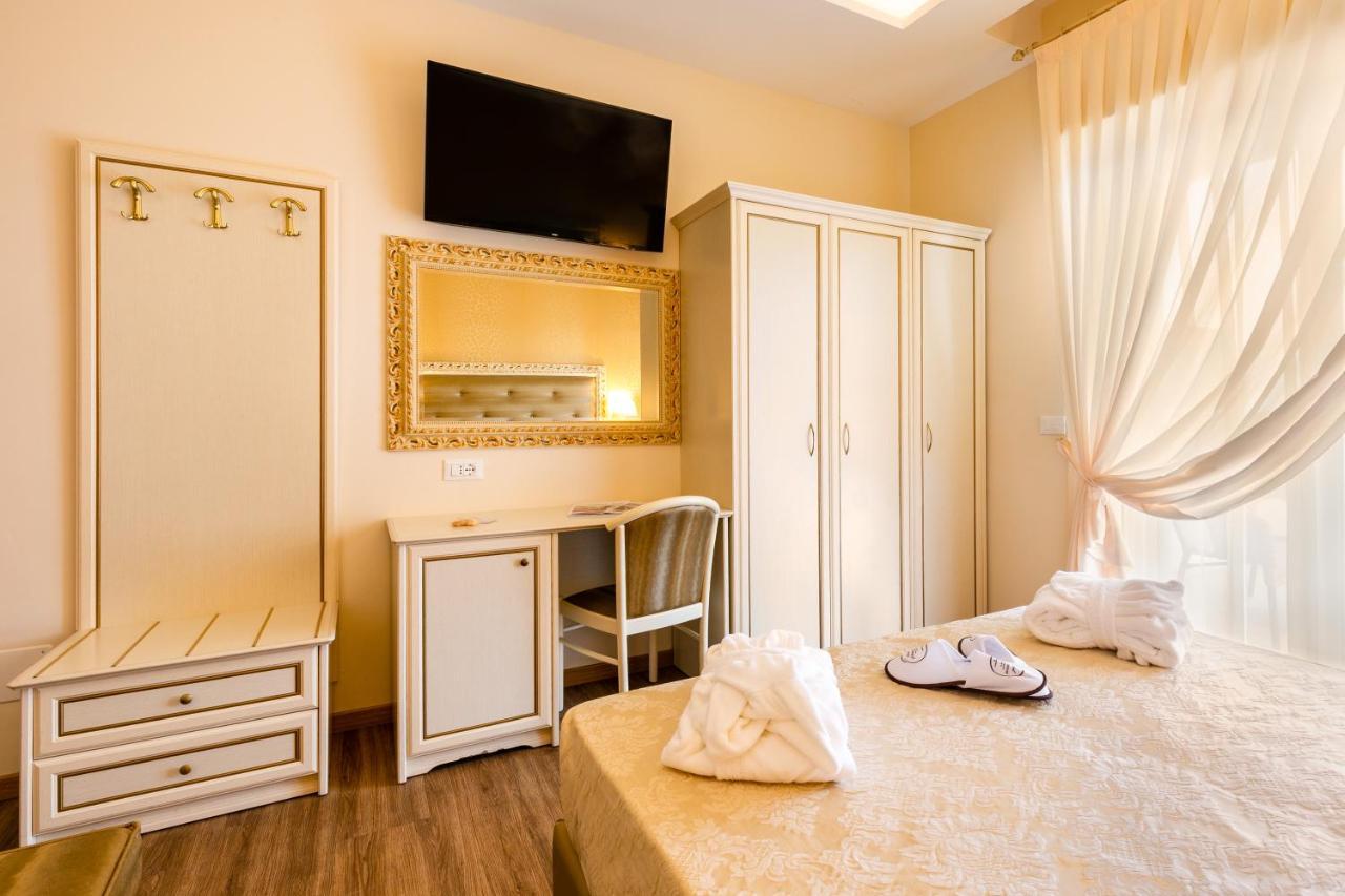 Hotel Mazzanti Milano Marittima Bagian luar foto