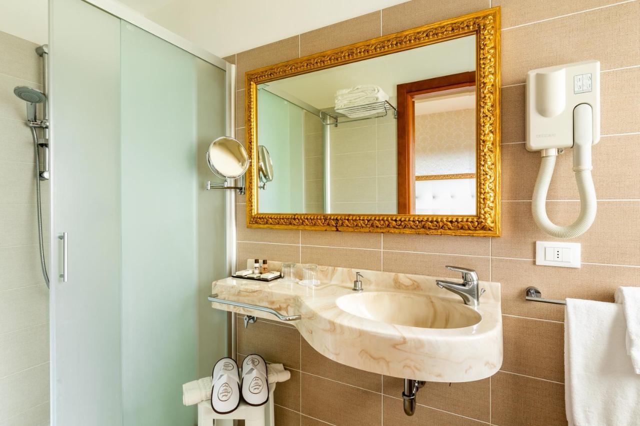 Hotel Mazzanti Milano Marittima Bagian luar foto
