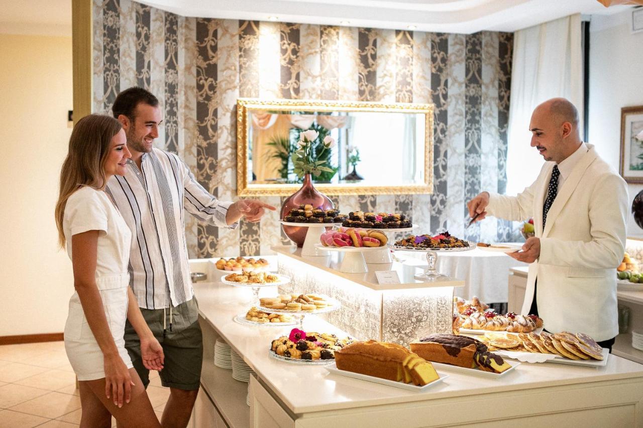 Hotel Mazzanti Milano Marittima Bagian luar foto