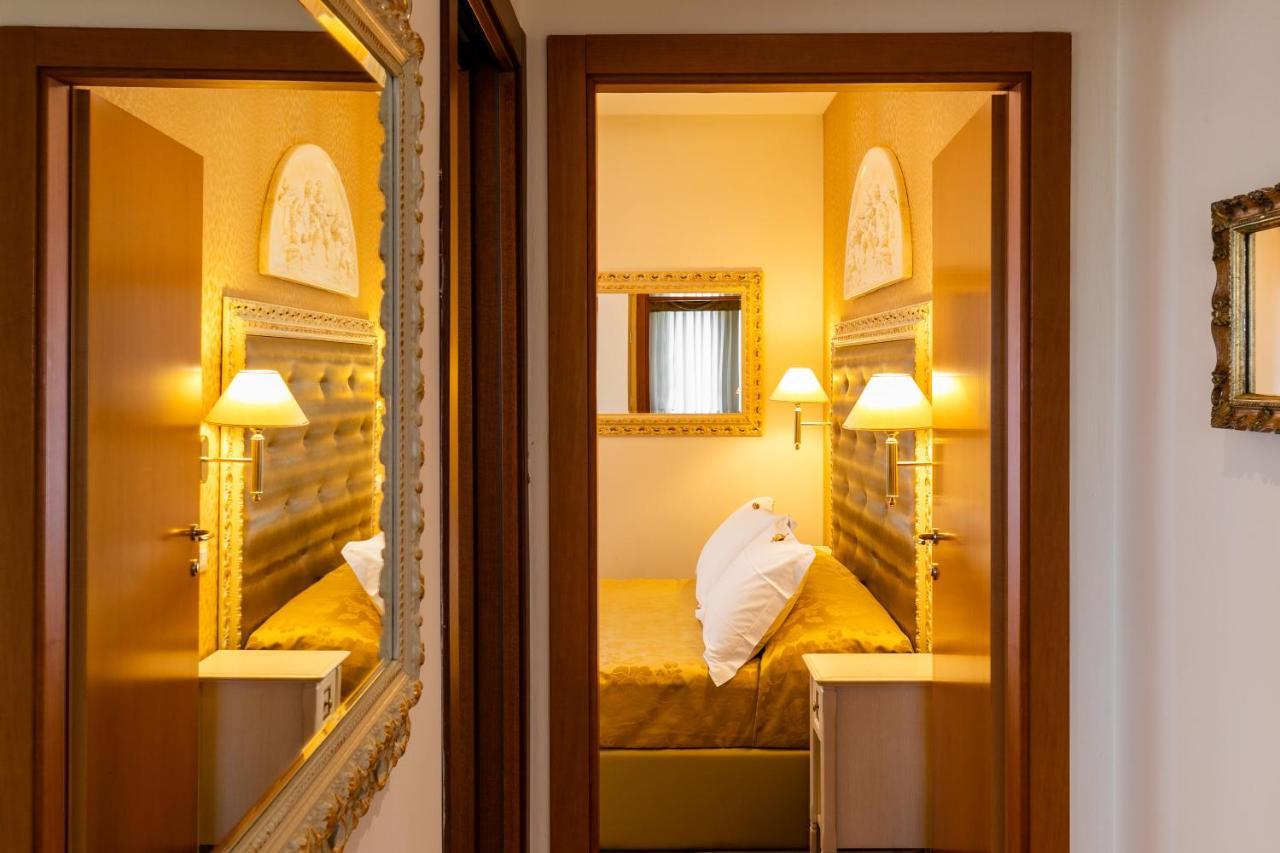 Hotel Mazzanti Milano Marittima Bagian luar foto