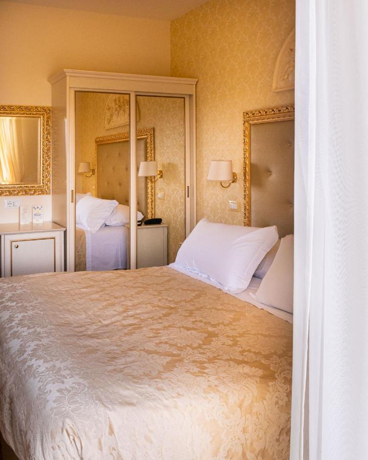 Hotel Mazzanti Milano Marittima Bagian luar foto