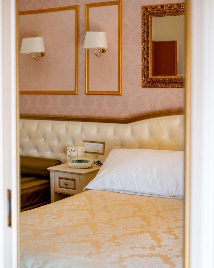 Hotel Mazzanti Milano Marittima Bagian luar foto