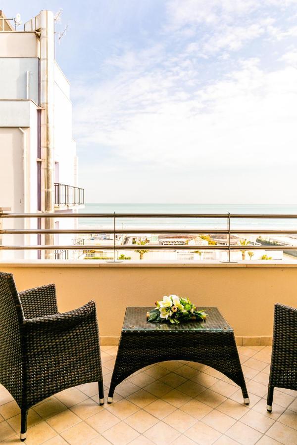 Hotel Mazzanti Milano Marittima Bagian luar foto